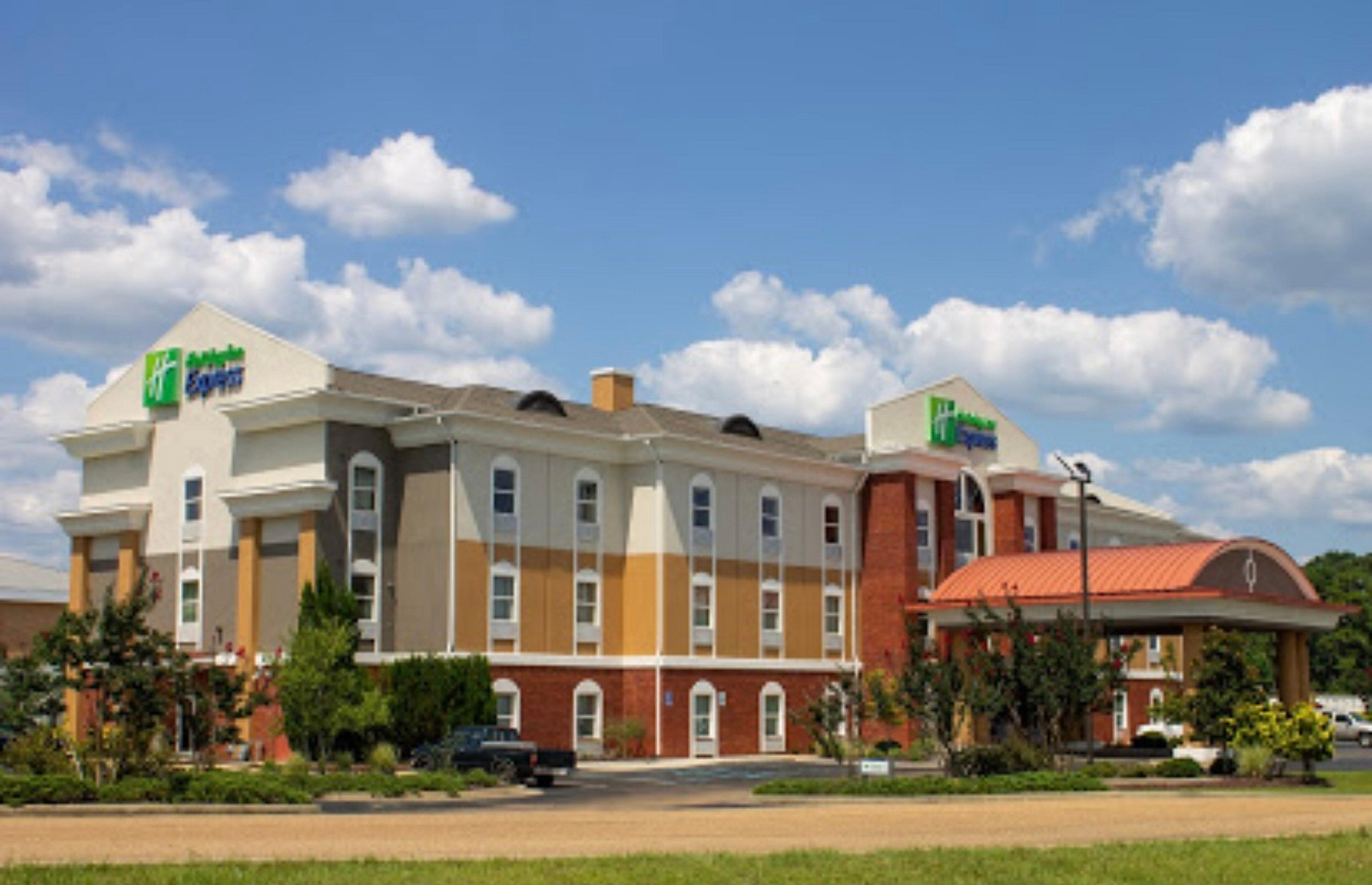 Holiday Inn Express Mccomb By Ihg Exteriér fotografie