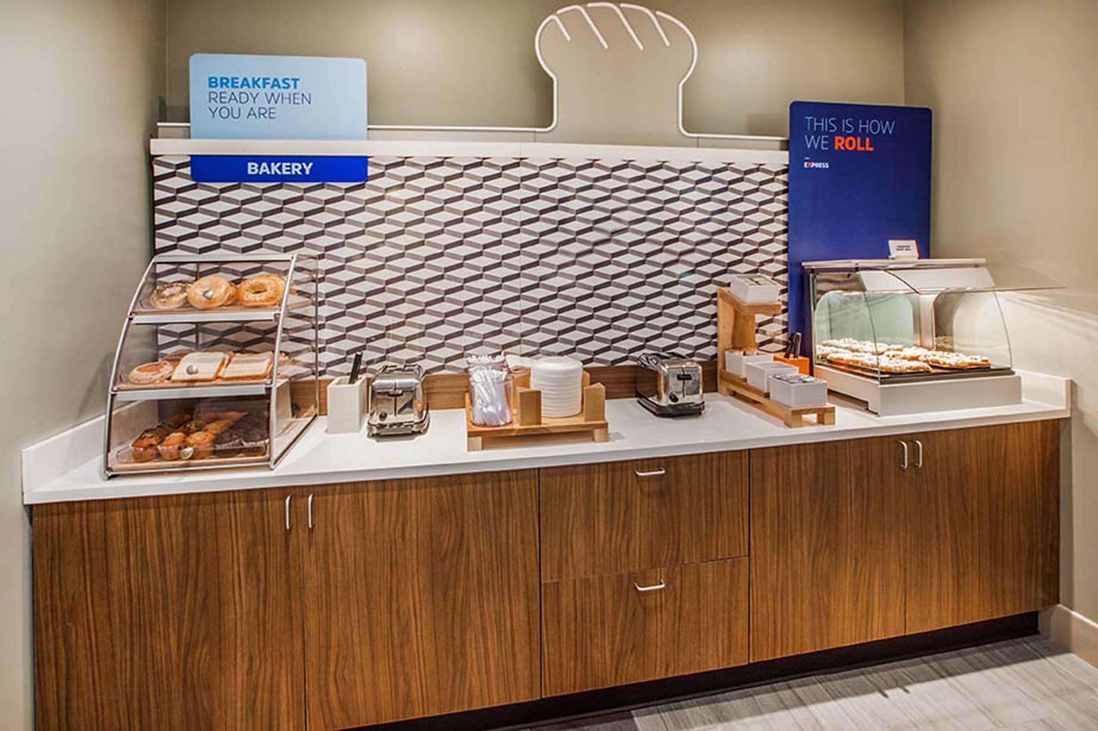 Holiday Inn Express Mccomb By Ihg Exteriér fotografie