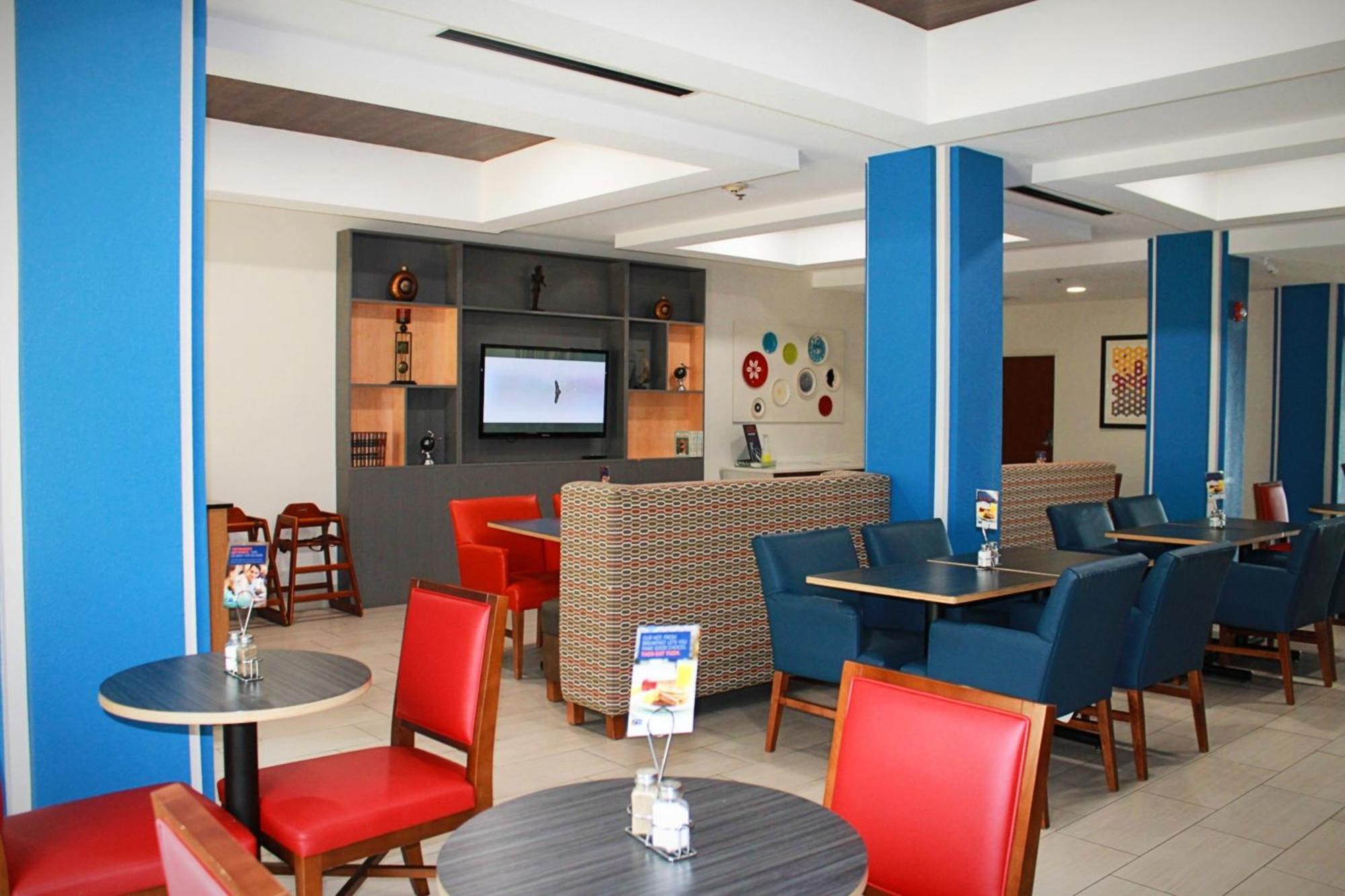 Holiday Inn Express Mccomb By Ihg Exteriér fotografie